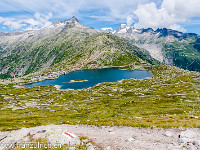 Als Abstieg wählen wir den Weg zur Triebtenseelücke und auf der Südseite des Sidelhorns zurück zum Grimselpass. Interessant sind die unterschiedlichen Farben der Seen (im Bilder der Totesee auf dem Grimselpass). : Grimselpass, Sidelhorn