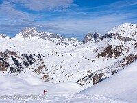 3 Schneeschuhtage mit dem SAC Hochdorf in St. Antönien. Auf dem Weg zum Hasaflüeli, im Hintergrund Sulzfluh (links) und Schollberg (rechts). : Schneeschuhtour St. Antönien