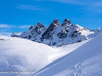 Blick nach Österreich: Das Frygebirg und Gargellner Madrisa. : Schneeschuhtour St. Antönien