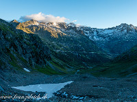 Das Sustenjoch (2654 m) ist ein interessanter und alpiner Zustieg ins Voralptal und zur Voralphütte SAC. Um daraus eine 1-tägige (und lange) Alpintour bis nach Göschenen zu machen, braucht es etwas Planung. Ich rechne mir aus, dass ich um etwa 6 Uhr beim Sustenpass starten muss, damit ich das 16:11 Uhr-Postauto ab Göschenen zurück zum Sustenpass erreiche. Mein Zeitbudget beträgt also 10 Stunden für die 1'500 m Aufstieg, 2'650 m Abstieg und knapp 19 Kilometer Distanz. : Sustenpass-Sustenjoch-Voralphütte-Salbitbrücke-Salbithütte