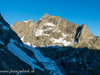 Über dem Chalchtalfirn thront das Vorder Sustenhorn (3318 m). : Sustenpass-Sustenjoch-Voralphütte-Salbitbrücke-Salbithütte