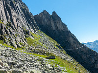 Und bald ist das nächste Highlight in Sicht, die Salbitbrücke, welche in schwindelerregender Höhe über das gewaltige Tobel der Stotzig Chäle führt. : Sustenpass-Sustenjoch-Voralphütte-Salbitbrücke-Salbithütte