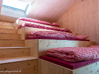 Kleine, angenehme Zimmer, fliessendes Wasser auf der Etage, fein duftende Holztäfelungen und ein Hüttenwart, der sein Handwerk versteht: Ein Besuch in der Albert Heim-Hütte lohnt sich! : Schneeschuhtour, Winter