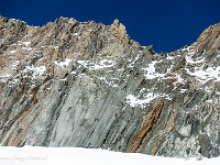 Wir wandern den Tiefengletscher hoch bis zum nördlichen Tiefensattel. Weil sich der Gletscher stark zurückgezogen hat, ist hier eine rund 100 m hohe Felswand zu überwinden. : Schneeschuhtour, Winter
