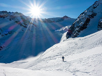 Wir steigen hoch zur Sacklimi (ca. 2670 m), um von dort steil hinunter zum Trifttellti zu gelangen. : Schneeschuhtour, Winter