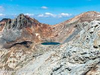 Blick zum Ofenhoren (2934 m) und namenlosen Bergsee. : Tieralplistock