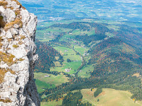 Blick über das Eigental zum Sempachersee. : Pilatus Tomlishorn Südgrat