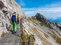 Vom Tomlishorn führt ein für Touristen ausgebauter Weg zum Pilatus-Dörfli (mit Hotel und Bahnstationen). : Pilatus Tomlishorn Südgrat