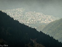Blick durch die Valle die Gorduno nach Arbedo. Um 15 Uhr erreichen wir Mornera, wo uns 15 Minuten später die Seilbahn nach Monte Carasso hinunterfährt. Ein tolles Bergwochenende nimmt damit sein Ende, und was bleibt, sind einmal mehr viele schöne Erinnerungen. : Via Alta Verzasca 2025