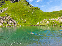 Das klare Wasser und die angenehme Lufttemperatur laden zum kalten Bade und zu einer zünftigen Mittagspause. : Unterschächen, Wannelen, Wäspensee