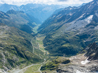 Tief unten das Meiental und die Sustenpassstrasse. : Wendenhorn