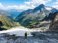 Bald haben wir die Gletscherzunge erreicht. Im Hintergrund thronen Stucklistock (3313 m) und Fleckistock (3417 m, etwas weiter hinten). : Wendenhorn
