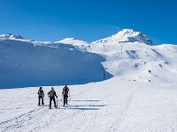 Im Hintergrund unser Mittagsziel, das Winterhorn mit 2662 m. : OGH, Schneeschuhtour Winterhorn 2026
