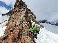 Vom Zwächten dann via Ostflanke zur Lücke im Nordgrat, wo auf den Glatt Firn abgeseilt werden kann. : Bächenstock, Schlossberg, Zwächten
