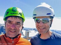Gipfelfoto mit Franz und David. Meine rote Nase kommt von der Sonne, nicht vom Alkohol. : Bächenstock, Schlossberg, Zwächten