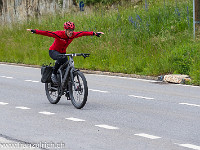 E-Biker sind auch vertreten. Per Muskelkraft, Flügelschlag und etwas elektrischer Unterstützung geht es von Brig das Goms hinauf. : WAVE Trophy 2018