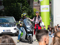 In Sargans steht wiederum ein Schulevent auf dem Programm. Diesmal bewerten die SchülerInnen die Fahrzeuge auf Originalität und Zweckmässigkeit. : WAVE Trophy 2018