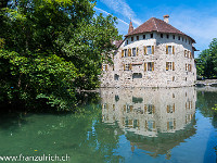 Mittagspause gibt es beim wunderschönen Wasser-Schloss Hallwil. : WAVE Trophy 2018