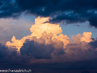 Mächtige Kumuluswolken und dramatische Stimmung - doch das Gewitter kommt nicht. : Gewitterwolke, Rigi, Wolke, dramatisch