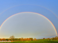 So einen gewaltig schönen Regenbogen, wie er am 18.11.2016 vor 8 Uhr morgens am Himmel stand, habe ich noch nie gesehen. : Regenbogen Hohenrain