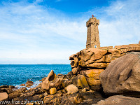 Ton in Ton steht der Leuchtturm da, verschmilzt fast mit der Umgebung. : Bretagne