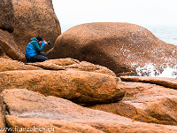 Unser Fotoguide Thomas Heitmar in action. Und nachher heisst es wieder: Kamera putzen - denn Salzwasser tut dieser nicht besonders gut... : Bretagne