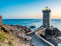 Ein sehr schönes Sujet ist auch der Phare de Kermorvan in Le Conquet, wie hier im Bild just nach Sonnenuntergang. : Bretagne