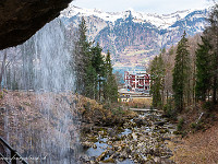 Giessbachfälle mit Hotel Giessbach.