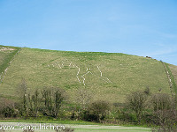 ... wo wir dem Giant einen Besuch abstatten. Der 55 m grosse Riese wurde richtiggehend aus dem Hügel herausgekratzt. Entstehung und Sinn sind unbekannt : Schottland England 2015