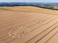 Zwei weitere Kornkreise beim Roundway Hill.  default : Kornkreis