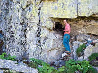 Für Abwechslung sorgt auch Daniel: Er nimmt mich mit zum Strahlen in einer alten Kluft - wunderschöne Rauchquarze finden wir dort. : Etzlihütte Praktikum Hüttenwartskurs