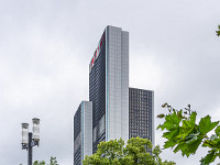 Auch wenn ich lieber in den Bergen unterwegs bin: Frankfurt am Main mit seiner für europäische Verhältnisse einzigartigen Skyline übt dennoch eine Faszination aus. Im Bild der Hotelkomplex Westend Gate. : Frankfurt