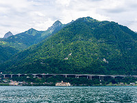 Von Weitem winkt das Châteu de Chillon. : Genfersee