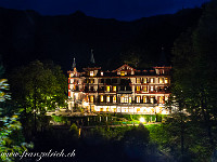 Auch das Hotel Giessbach erstrahlt im besten Licht. Leider bin ich etwas zu spät dran: Gerne hätte ich den Himmel noch etwas heller gehabt. : Giessbach