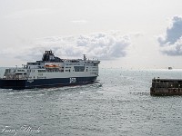 Es herrscht reger Schiffsverkehr und ich staune, wie gut alles organisiert ist. : Dover
