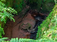 Die Reise führt mich weiter nach Alexandria am Loch Lomond, wo ich kurz vorher anhalte und dem Devil's Pulpit einen Besuch abstatte. Das ist eine tief in den Wald eingefressene Schlucht (Finnich Glen). Der Stein, der aussieht wie ein Pilz, ist der Devil's Pulpit - die Teufelskanzel. : Devils Pulpit, Sycamore Gap, Vindolanad
