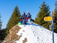 Auf dem Ochs hat's ein drehbares Panoramabänkli - super! : Grotzli 2022