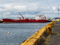 Im Sommer 2017 bereisen wir den Südwesten Islands, und ich freue mich auf viele tolle Fotosujets. Unsere Zelte schlagen wir in Hella und Borgarnes auf und unternehmen von dort aus Ausflüge. Im Bild der Hafen von Grindavík. Der Farbkontrast und die Linienführung haben mich begeistert. : Island