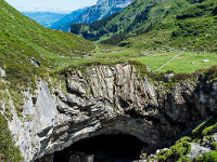 Bei der Chärpfbrugg verschwindet der Niderenbach im Untergrund, tritt bei der Alp Ober Staffel aber bald wieder ans Tageslicht. : Leglerhütte SAC Hüttenwartskurs