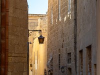 Ein paar Tage Sonne tanken in Malta - die Insel hat viel zu bieten: Städte, prähistorische Anlagen, arabisches Flair, gutes Essen, kristallklares Meer, sehr nette Menschen. Wir starten unsere Rundtour in Mdina. : Malta 2025