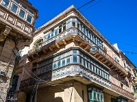 Typische Holzbalkone in Valletta. : Malta 2025