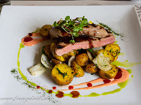 Die eindrücklichen Erlebnisse machen hungrig: Zurück in Aguas Calientes genehmigen wir uns ein feines Alpaca Steak. : Machu Picchu