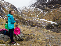 Das Hidden Valley bei Glencoe ist auf jeden Fall einen Besuch  wert. Der Geschichte nach wurde hier  früher Vieh vor Plünderern in Sicherheit gebracht. : Schottland England 2015