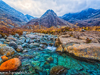 Die Fairy Pools werden aus einer Kaskade von kleinen Wasserfällen und Becken des Brittle Rivers gebildet. Kristallklares Wasser und wunderbare Farben sorgen für magische Momente : Schottland England 2015