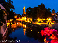 Blick zur Cathédrale Nôtre Dame de Strasbourg (links) und zur Eglise Saint-Thomas (rechts). : Strasbourg