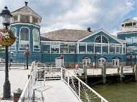 Wieder einmal Washington... Die Stadt und Umgebung sind wirklich sehenswert: Sauber, viele Denkmäler, kostenlose Museen, der Fluss, die Altstadt von Alexandria... Diesmal erkunden wir die Stadt mit einer Fahrt auf dem Potomac River. Am kleinen Hafen von Alexandria starten wir. : Washington DC 2016