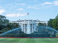 Das Weisse Haus. Wer zieht im November wohl ein? Trump oder Clinton? Vielen Amerikanern sind die Wahlen ein Graus - die Wahl des kleineren von zwei Übeln. : Washington DC AWA 2016