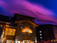 Um halb Acht am 4. Oktober 2017 beginnt die grosse Licht-Show: Ein unglaublich schönes Abendrot erfreut die Augen und Herzen der Menschen. : Herbst, Matterhorn, Zermatt